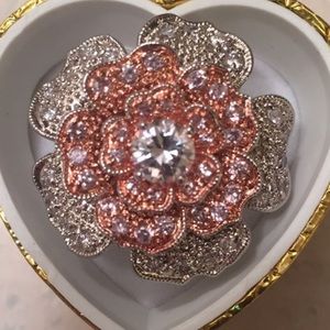 White gold plated floral crystal ring size 5